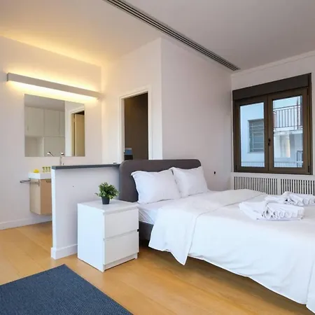 Urban Luxury Homm Apt. In Deinokratous Str.
