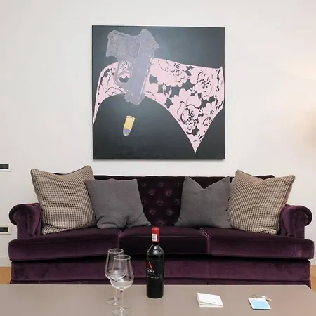 Urban Luxury Homm Apt. In Deinokratous Str.