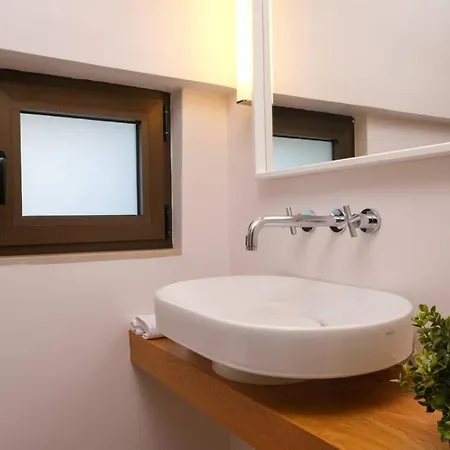 Urban Luxury Homm Apt. In Deinokratous Str. Apartment *
