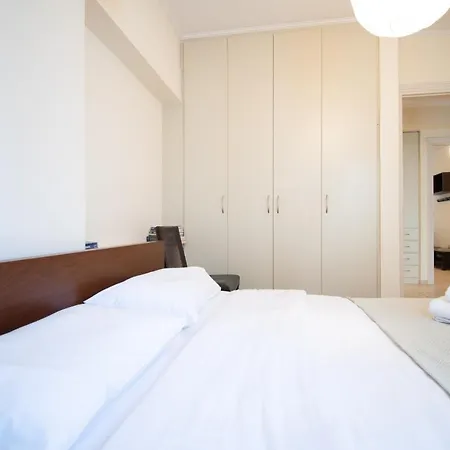 Homey Penthouse In Kypseli