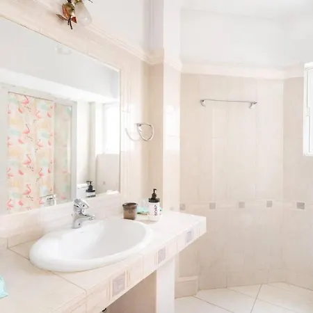 Apartment Two Bedroom Near Alimos Marina ! Athens