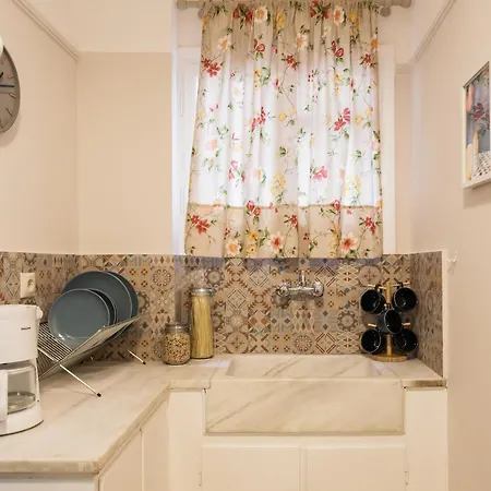 Syntagma 3 Bedroom Sweet And Practical