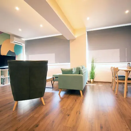 Abstract Flat With Urban View Apartamento Atenas