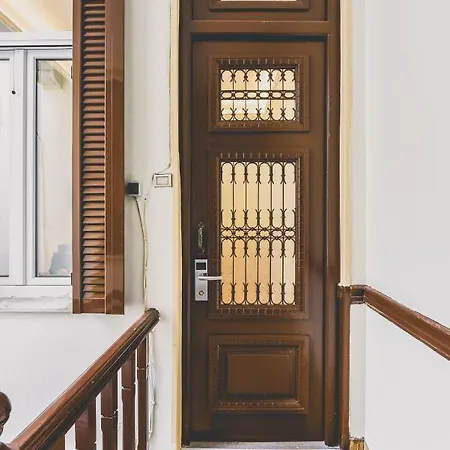 Apartment Neoclassical Near Acropolis - Livingstone Crystal