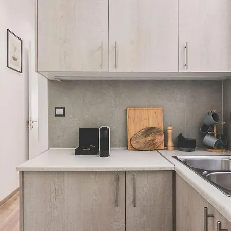 Neoclassical Near Acropolis - Livingstone Crystal Apartment