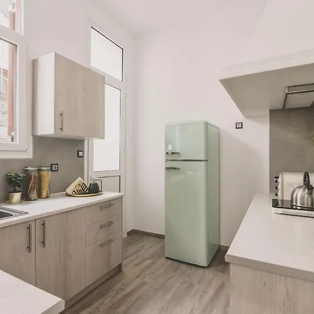 Apartment Neoclassical Near Acropolis - Livingstone Crystal *