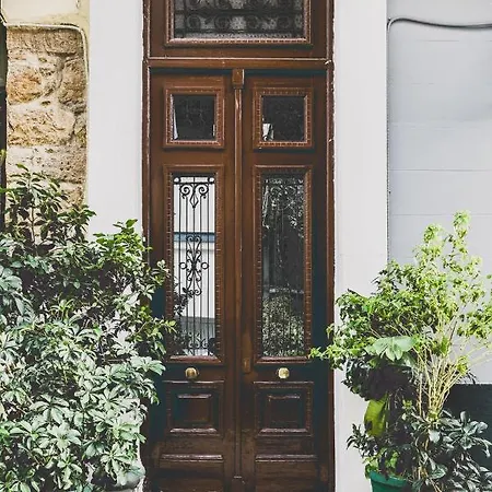 Neoclassical Near Acropolis - Livingstone Crystal Apartment