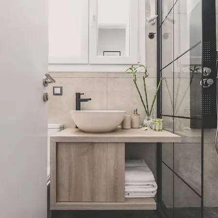 Apartment Neoclassical Near Acropolis - Livingstone Crystal Athens