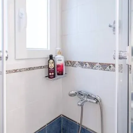 Apartment In The Center, Syntagma