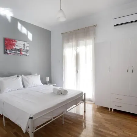 Apartment Kolonos, A Renovated