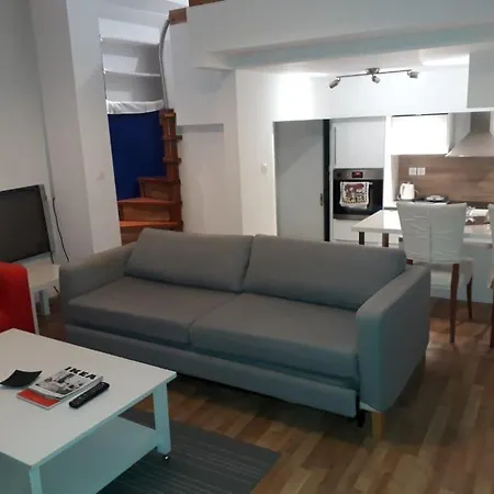 Bright Mezzanine Flat With Garden * Athens