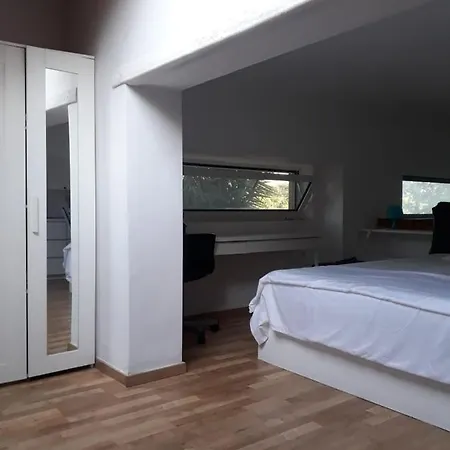 Bright Mezzanine Flat With Garden Apartment *