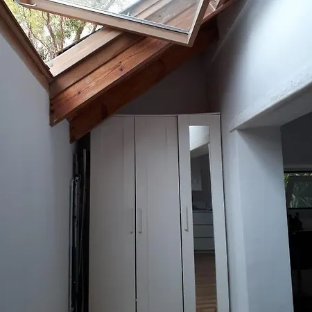 Apartment Bright Mezzanine Flat With Garden