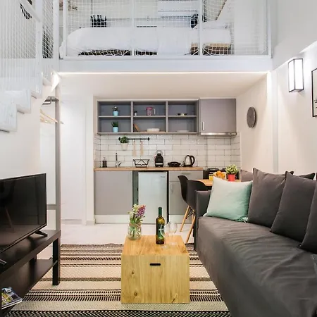 Be Based In Groovy Loft In The Center!!