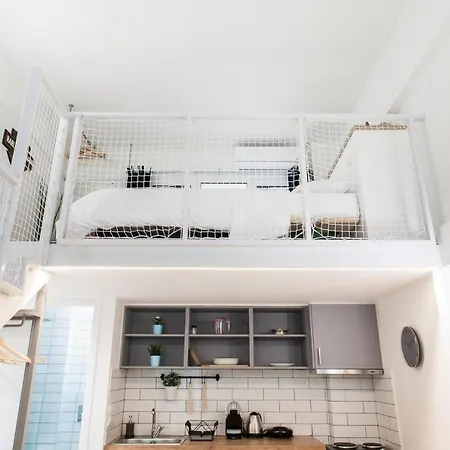 Be Based In Groovy Loft In The Center!! *