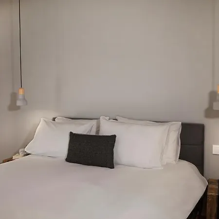 Comfy Modern Flat 2 Bedrooms 2 Bathrooms
