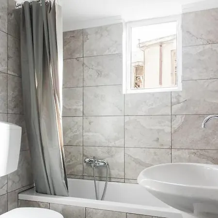 A Masterpiece In Plaka With Big Balcony And Acropolis View Atina