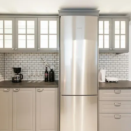Apartment Highend 2bdr Full Apt/ Ideal Location