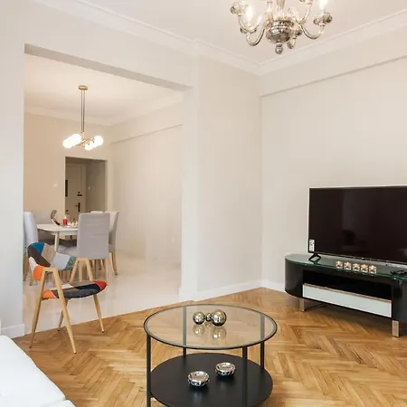 Highend 2bdr Full Apt/ Ideal Location Apartment *