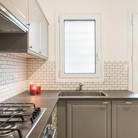 Highend 2bdr Full Apt/ Ideal Location *