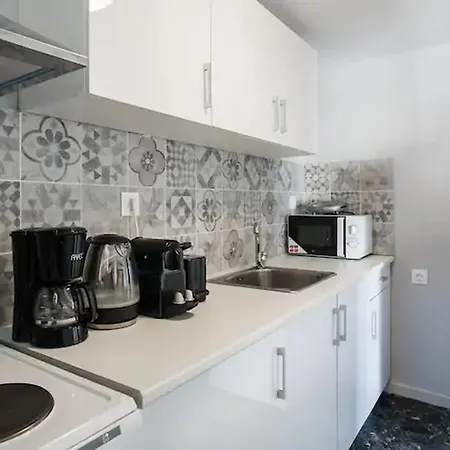 A Masterpiece In Plaka With Big Balcony And Acropolis View * Atina