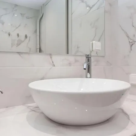 Koukaki Homm Modern Ag. Nikolaou St * Atena