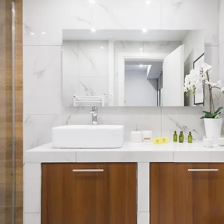 Apartment Lomvardou-stylish Flat Next To Ampelokipi Metro St Athens