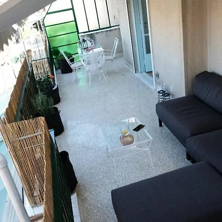 The Captains Flat On The Roof