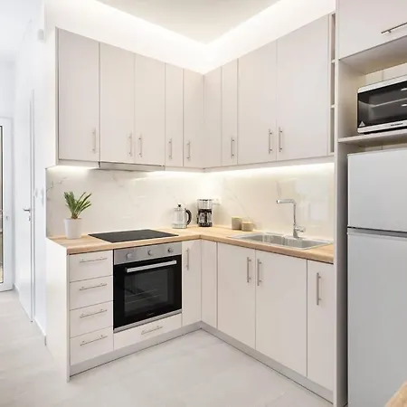 Contemporary Minimalist 2-bdrm Apt By The Homis! Apartment Athens