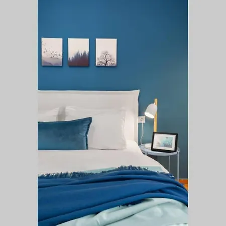 Contemporary Minimalist 2-bdrm Apt By The Homis! *