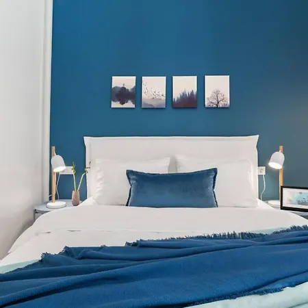 Contemporary Minimalist 2-bdrm Apt By The Homis! Apartment Athens