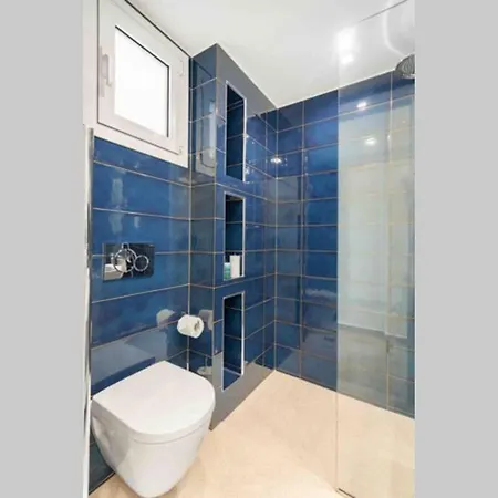 Contemporary Minimalist 2-bdrm Apt By The Homis! *