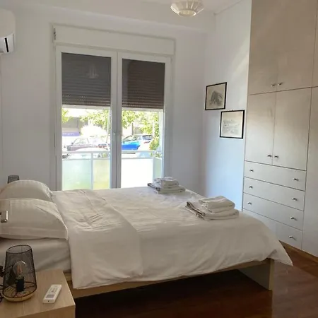 Galaxy Spacious & Renovated Apartment Athens