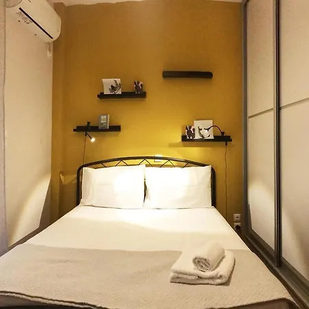 Poppy's Dreamy Apartment, Thissio * Athens