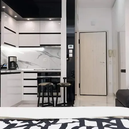 Affordable Luxury Close To Ampelokipi Metro *