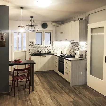 Poppy's Dreamy Apartment, Thissio * Athens