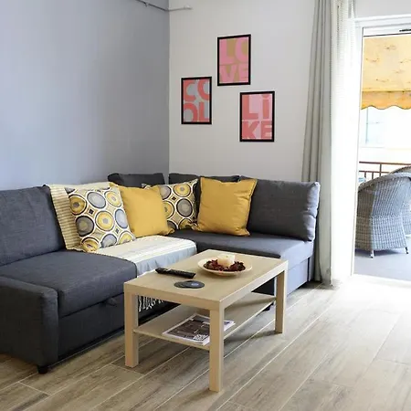 Poppy's Dreamy Apartment, Thissio * Athens