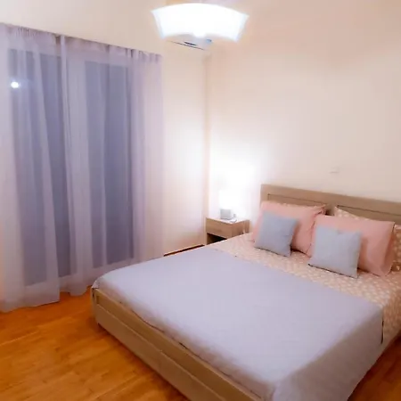 Myrtle, Center Renovated Apartment