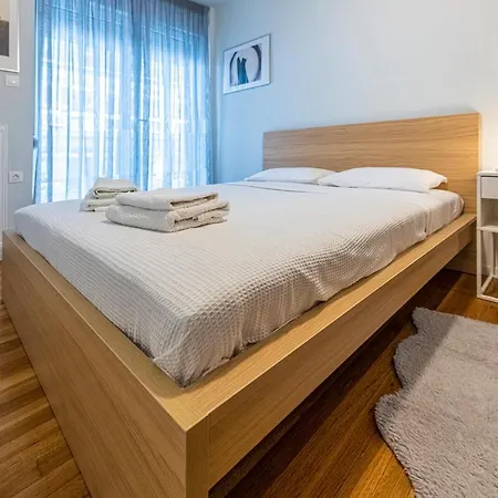 Modern 5bd In The Heart Of Apartment