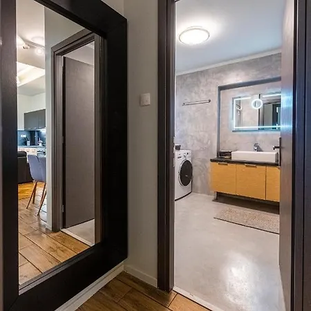 Modern 5bd In The Heart Of Apartment Athens