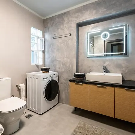 Modern 5bd In The Heart Of Apartment *