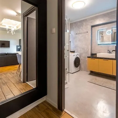 Modern 5bd In The Heart Of *