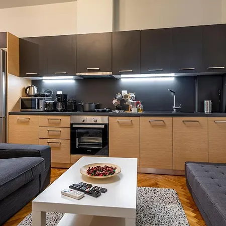 Modern 5bd In The Heart Of Apartment Athens