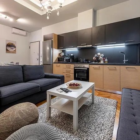 Modern 5bd In The Heart Of Apartment