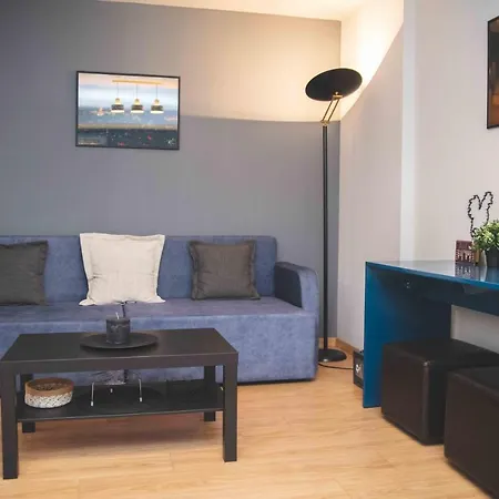 Rooster Apartment *