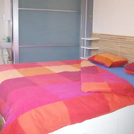 Air Conditioned In Quite Garden With Barbecue Apartment