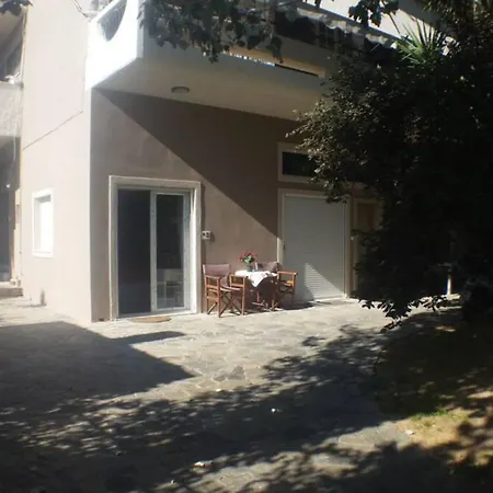 Air Conditioned In Quite Garden With Barbecue Apartment *