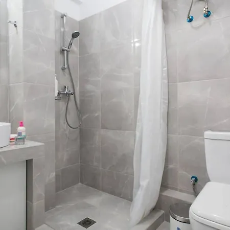 Nice 5 Min. From Syntagma Square,