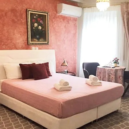 Nice 5 Min. From Syntagma Square,