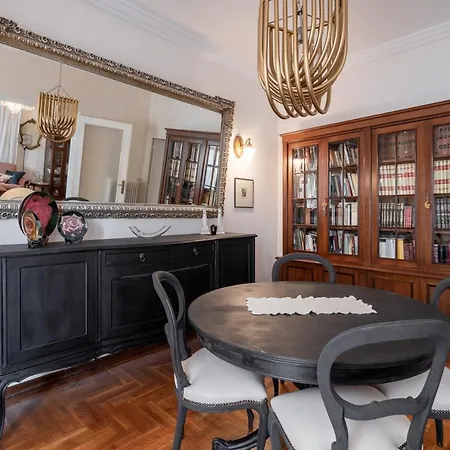 Parrot Apartment Athens